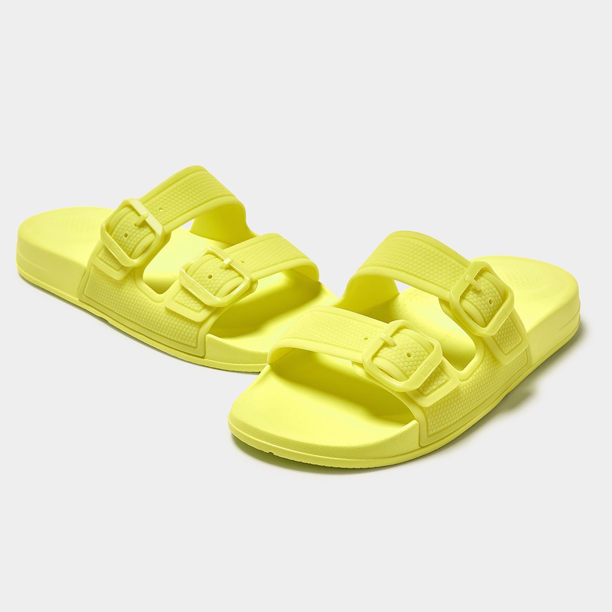 iQUSHION Glow-In-The-Dark Two-Bar Buckle Slides Lime Juice (GO5-A74 ...